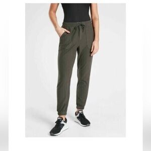 ATHLETA Farallon Jogger - Camo Olive Green - Size 6
